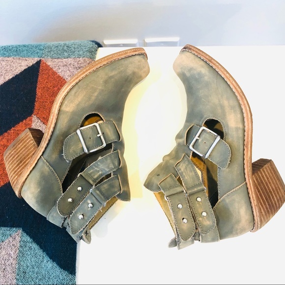 Anthropologie Latigo Potion Distressed Leather Ankle Boots Booties 7.5 Gray. - Picture 3 of 16